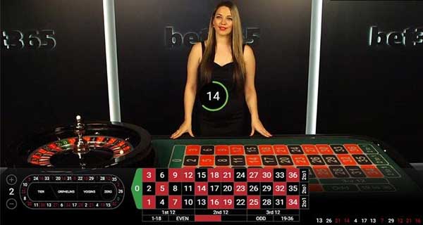 Người chơi đang đặt cược trên bàn Roulette.